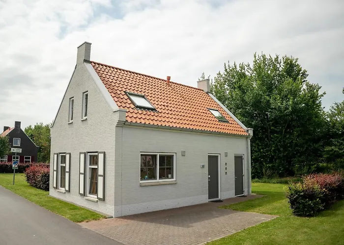 Comfortable Holiday Home, 700 M From The Beach